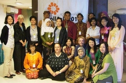Dinah Eastop (2nd from left, standing) a contributor to the CollAsia 2010: Devel