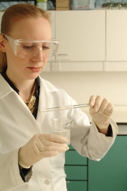 Cordelia Rogerson, Lecturer, making nylon